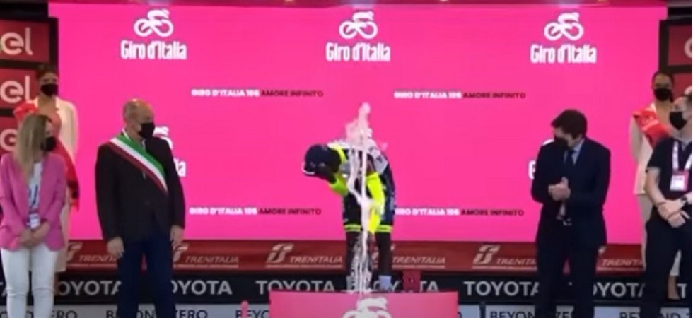 Messo fuori gioco dal tappo dello spumante nell'occhio: dopo la storica vittoria